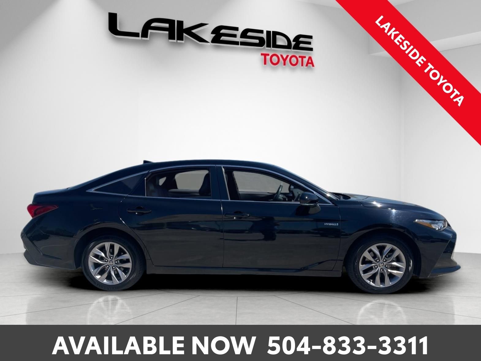 Used 2021 Toyota Avalon XLE w/ Moonroof Package image 7