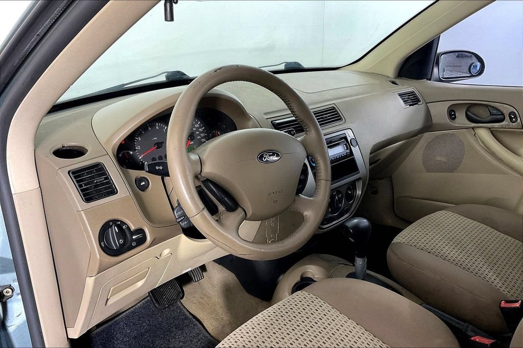 Used 2005 Ford Focus ZX4 Sedan FWD image 16