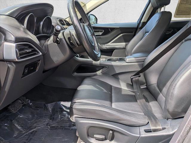 Used 2017 Jaguar F-PACE Premium image 12