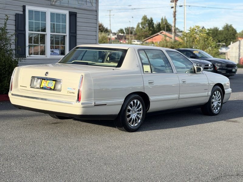 Used 1997 Cadillac De Ville Sedan FWD image 5