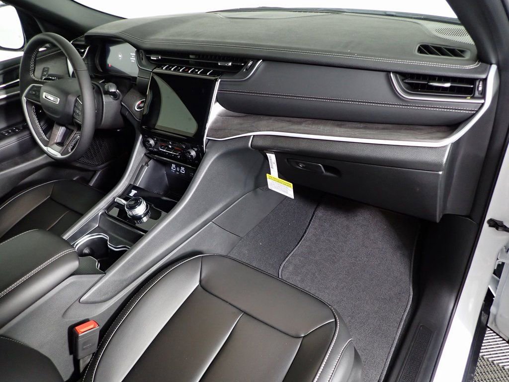 New 2025 Jeep Grand Cherokee Limited w/ Black Appearance Package image 40