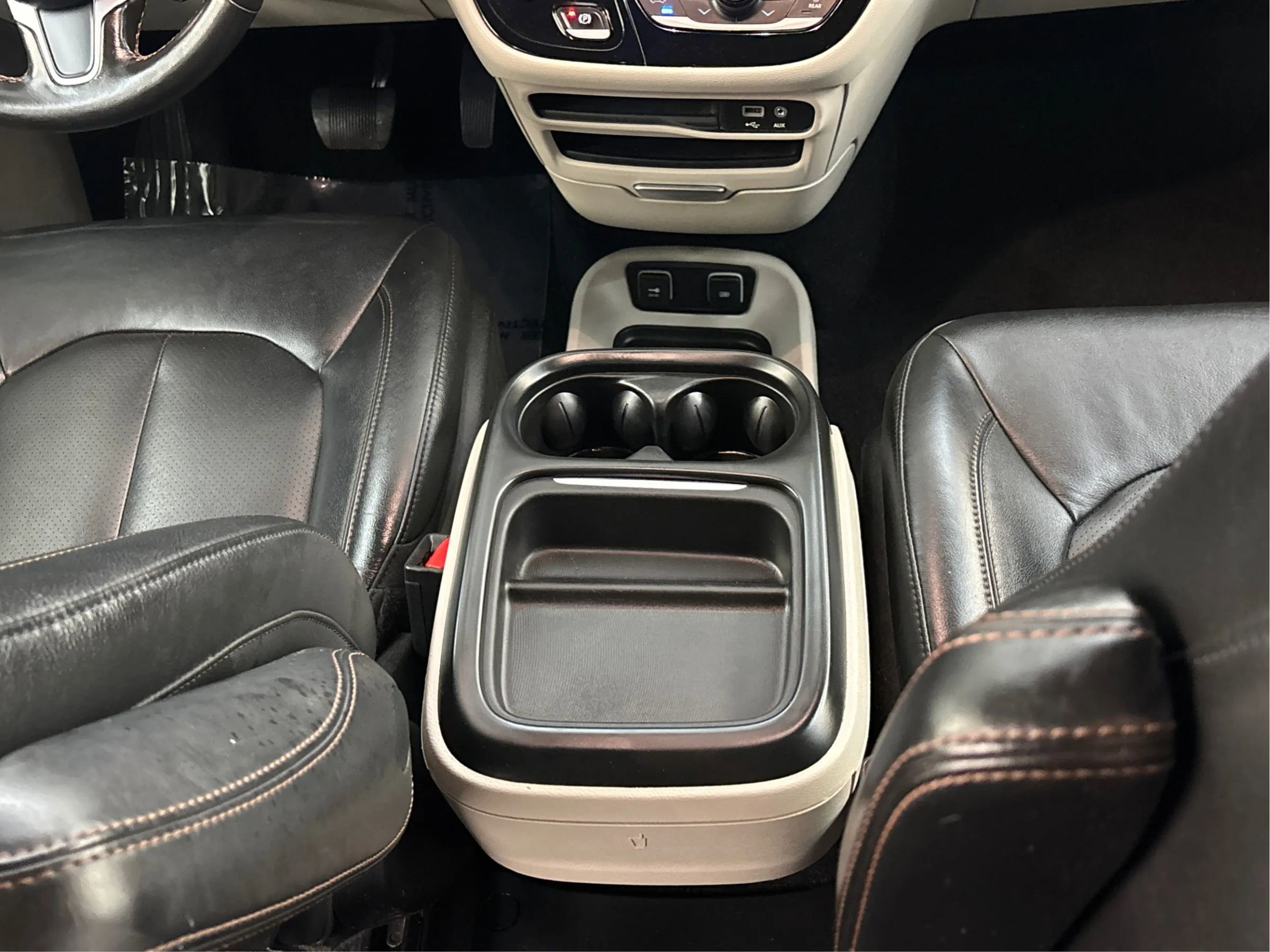 Used 2020 Chrysler Pacifica Touring-L FWD image 22