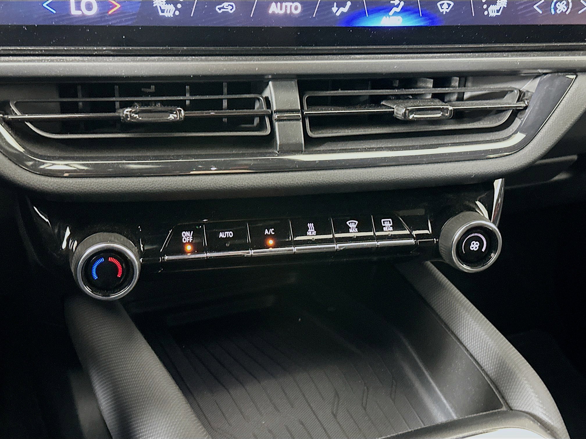 Used 2024 Chevrolet Equinox EV RS FWD image 23