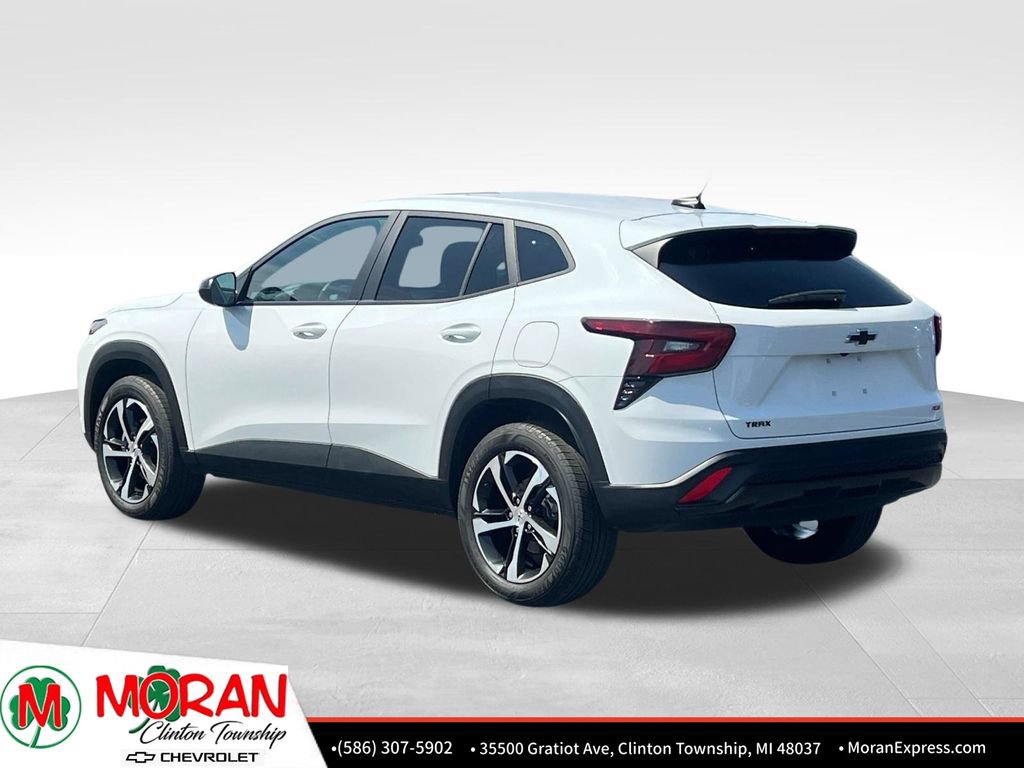 Certified 2025 Chevrolet Trax RS w/ Driver Confidence Package FWD image 4