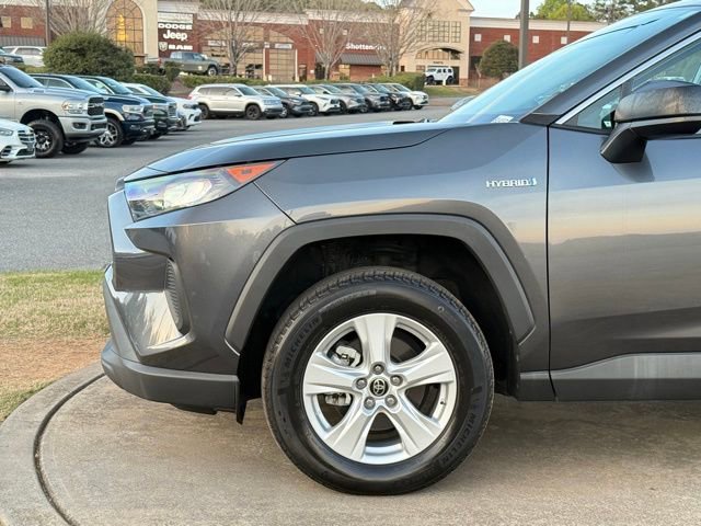 Used 2021 Toyota RAV4 LE AWD/4WD image 12