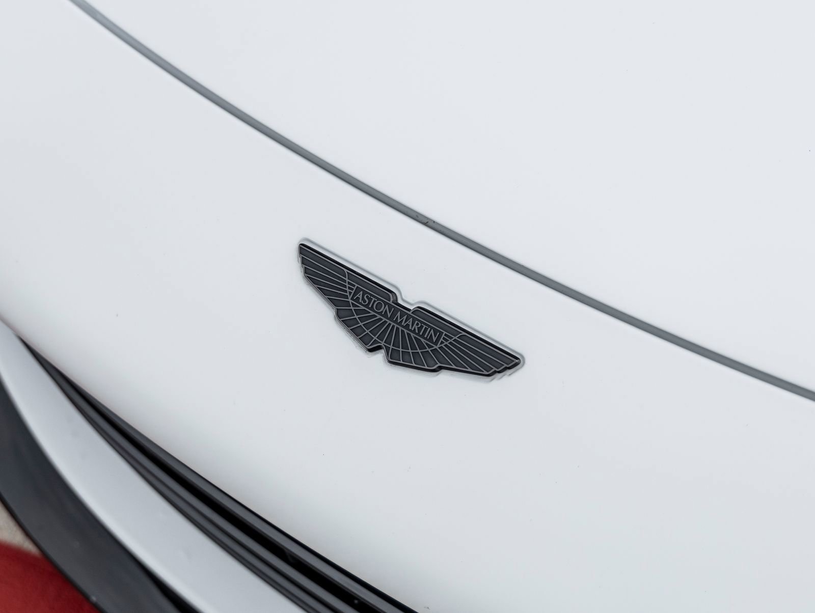 Used 2023 Aston Martin V8 Vantage Roadster RWD image 17