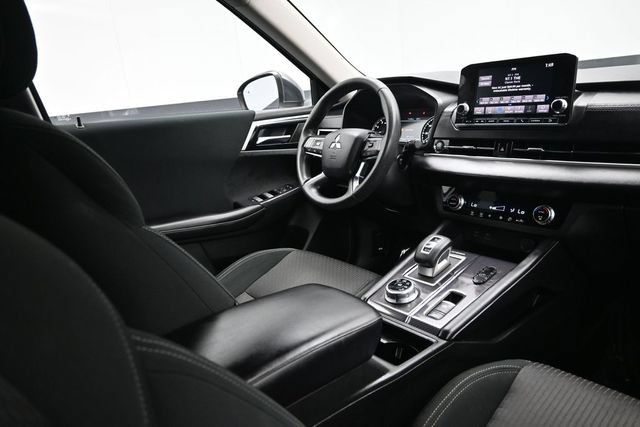 Used 2022 Mitsubishi Outlander ES FWD image 11