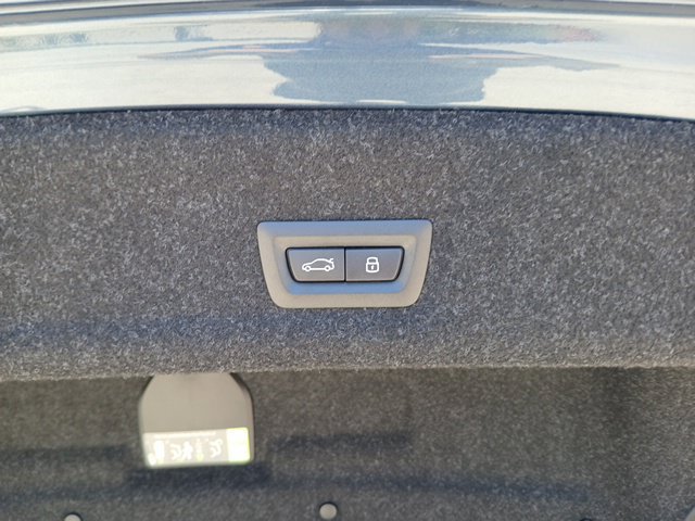 New 2026 BMW 330i Sedan w/ M Sport Package RWD image 10