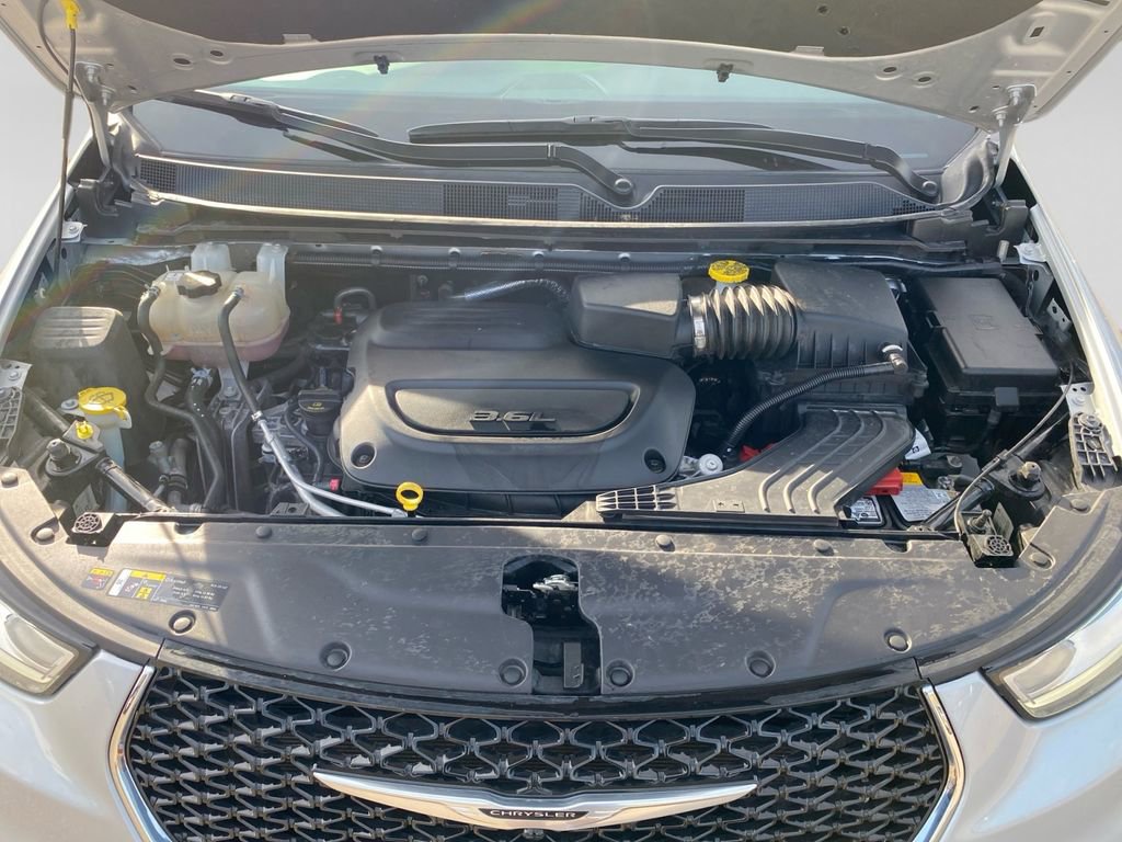 Used 2023 Chrysler Pacifica Touring-L FWD image 20