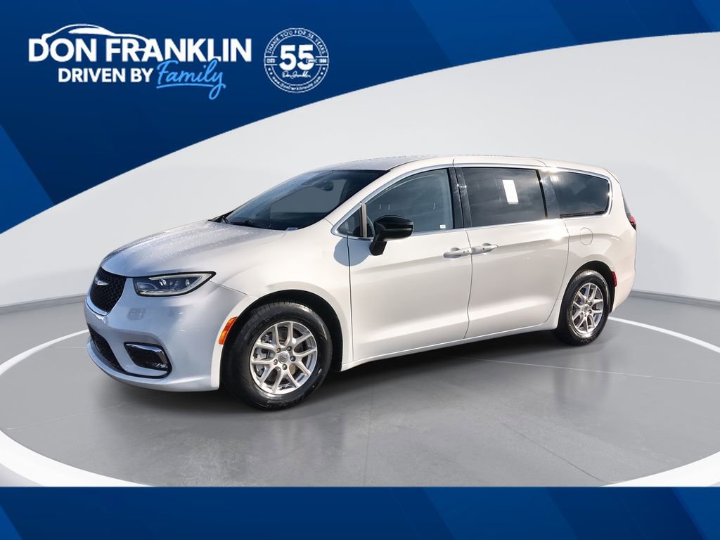 Used 2024 Chrysler Pacifica Touring-L FWD image 1