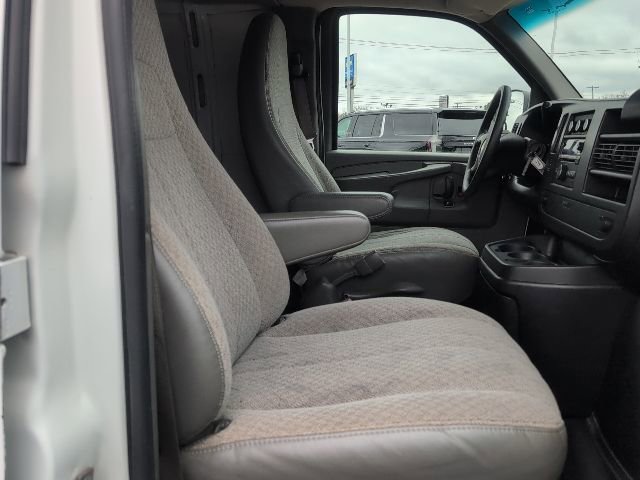 Used 2010 Chevrolet Express 1500 RWD image 26
