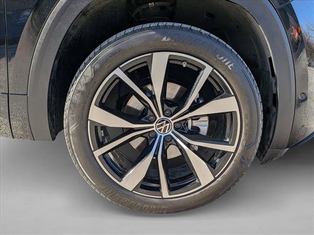 Used 2024 Volkswagen Atlas Cross Sport SEL Premium R-Line image 27