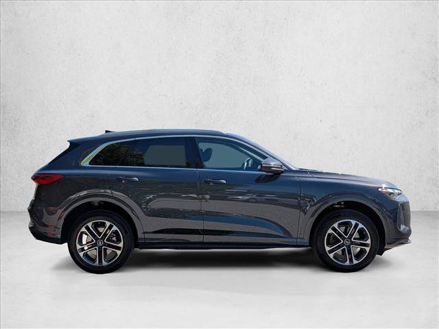 Certified 2025 Audi Q5 Premium w/ Convenience Package AWD/4WD image 4