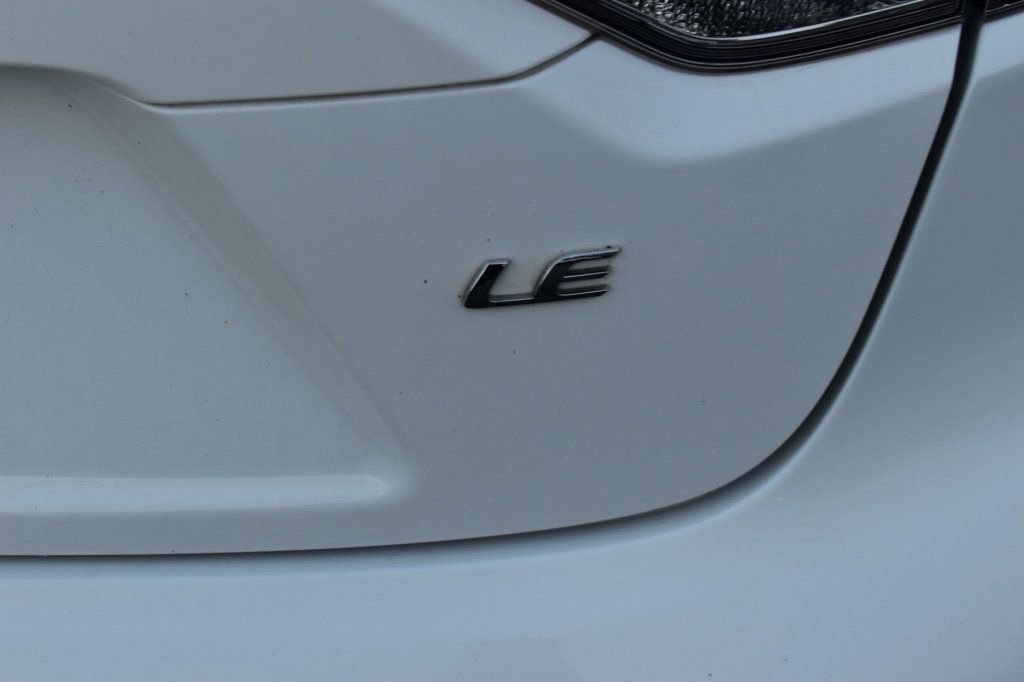 Used 2022 Toyota Corolla LE image 40
