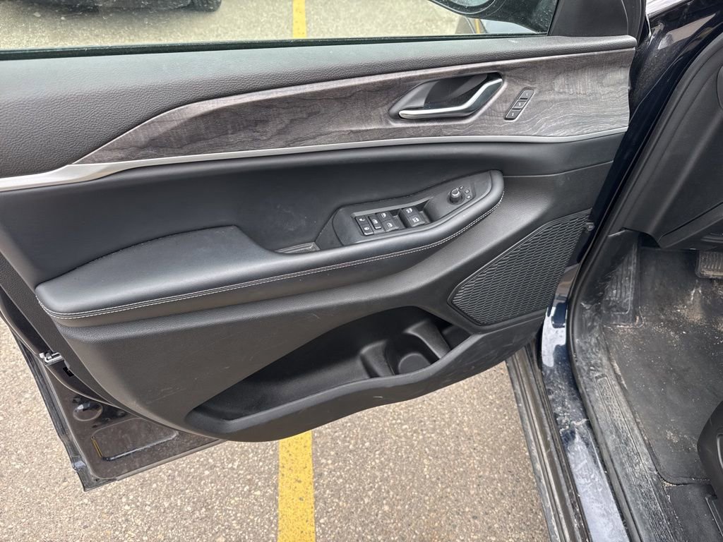 Used 2023 Jeep Grand Cherokee Limited image 10