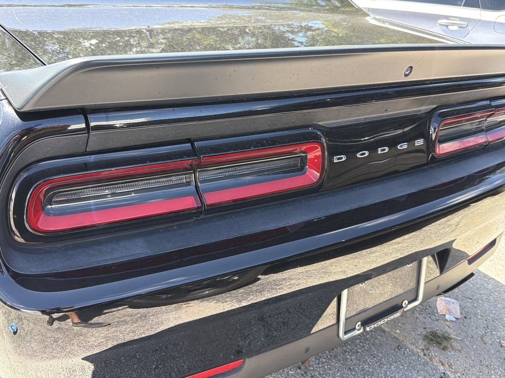 Used 2016 Dodge Challenger SRT Hellcat RWD image 9