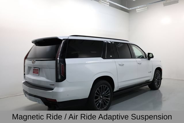Used 2024 Cadillac Escalade ESV V w/ Heavy-Duty Trailer Package AWD/4WD image 31