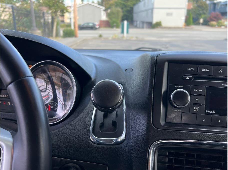 Used 2016 Dodge Grand Caravan American Value Package w/ UConnect Hands-Free Group image 10