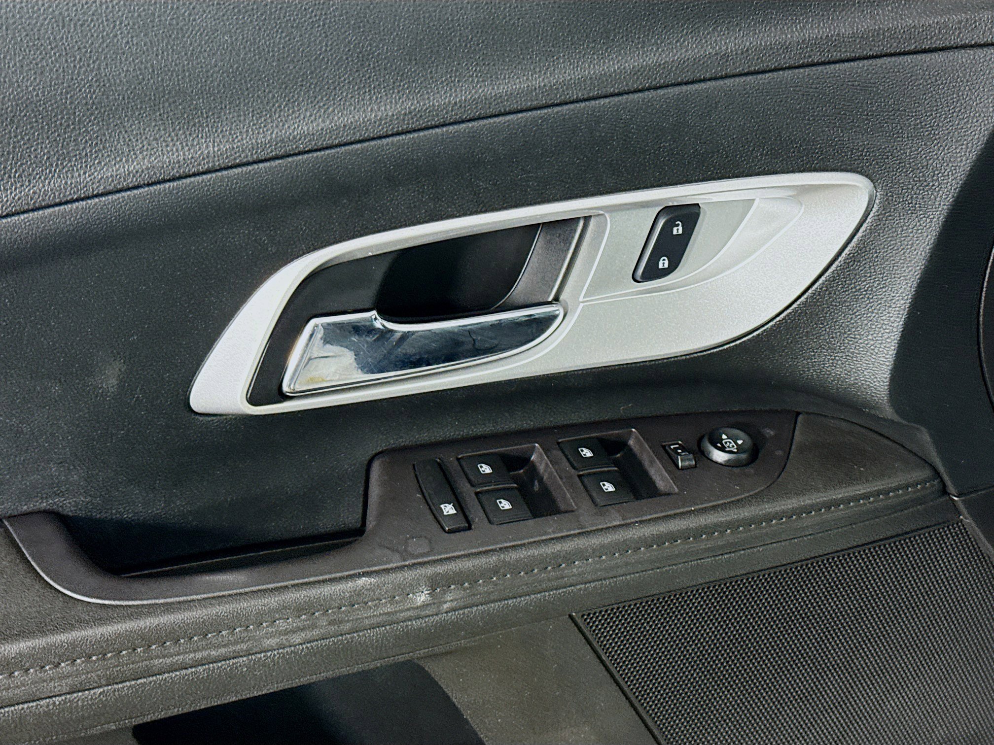 Used 2017 Chevrolet Equinox LT w/ Convenience Package image 23