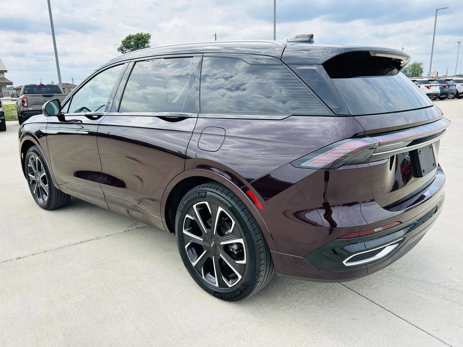 Used 2025 Lincoln Nautilus Reserve AWD/4WD image 46