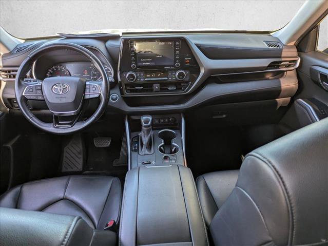 Used 2020 Toyota Highlander XLE image 17