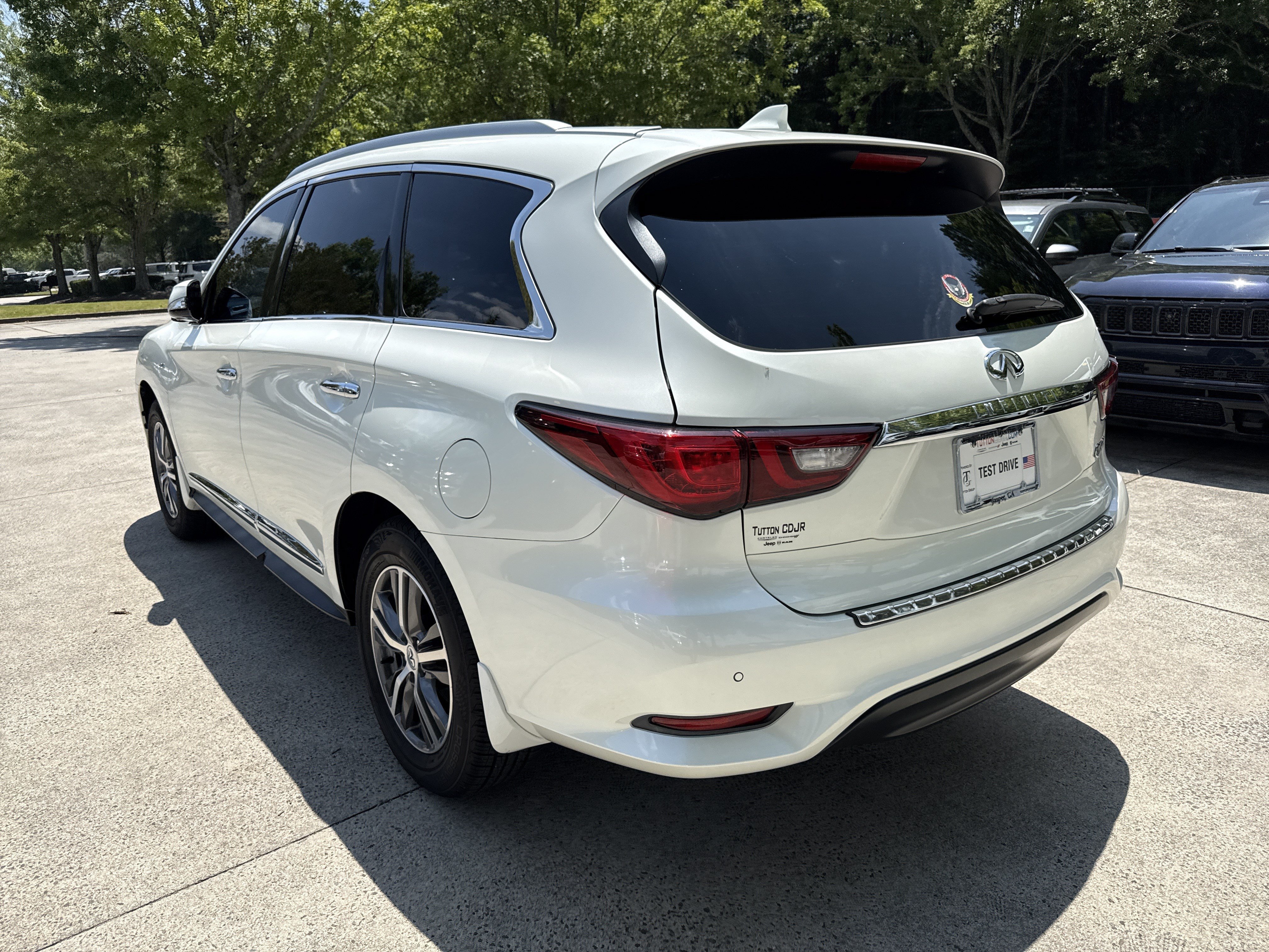 Used 2020 INFINITI QX60 Luxe w/ Essential Package FWD image 5