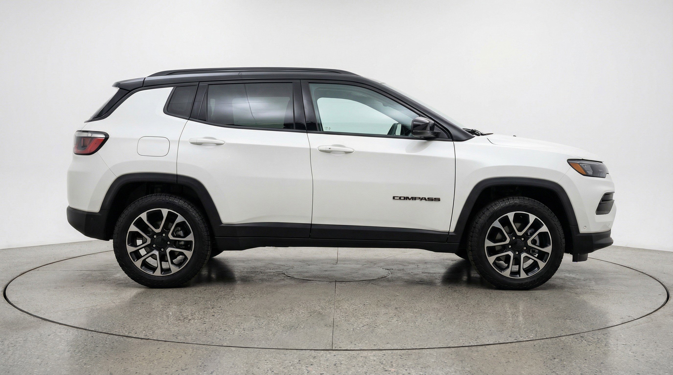 Used 2025 Jeep Compass Trailhawk AWD/4WD image 11