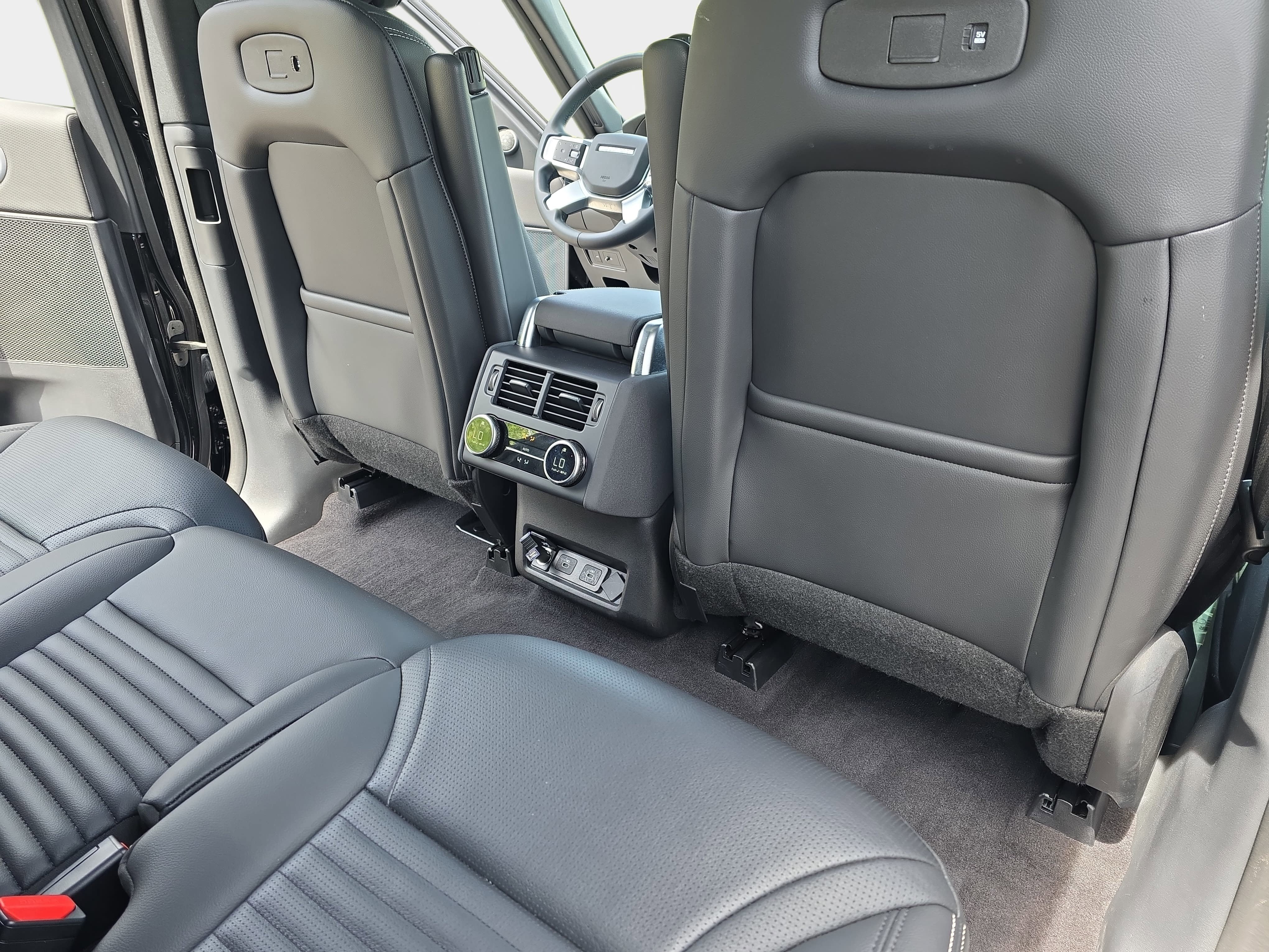 Certified 2025 Land Rover Discovery Dynamic SE AWD/4WD image 11