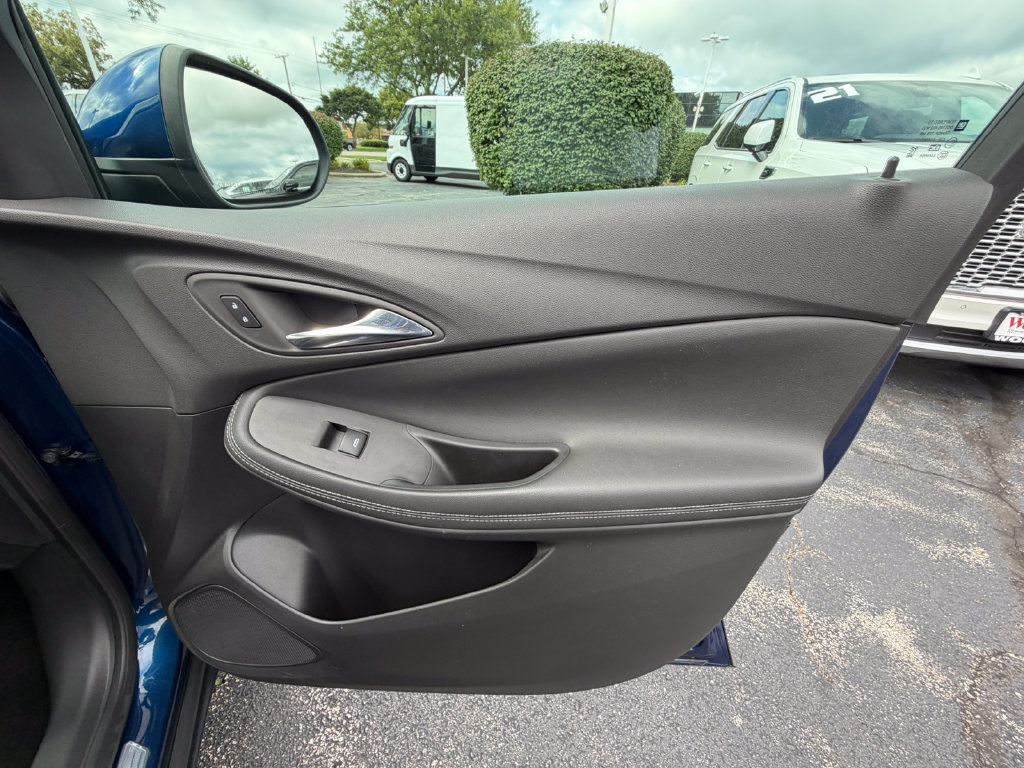 Certified 2023 Buick Encore GX Essence w/ Experience Buick Package FWD image 18