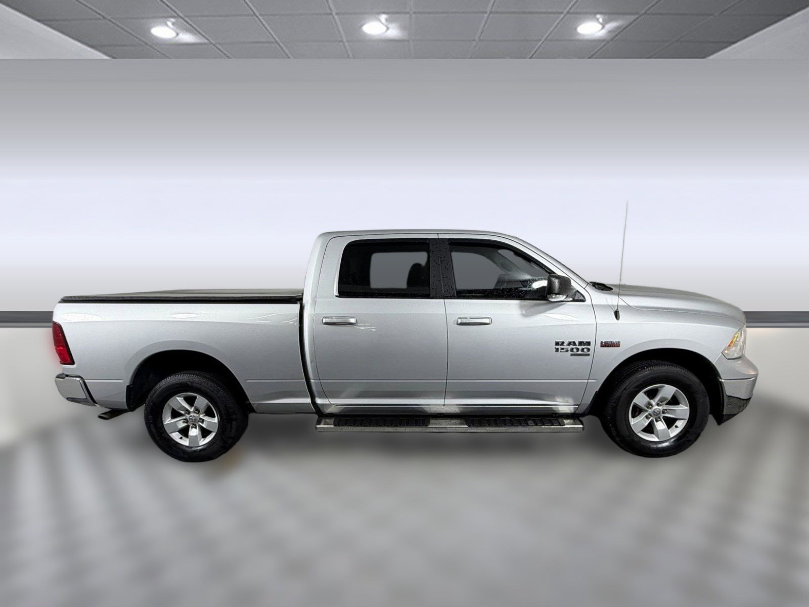 Used 2019 RAM 1500 Classic SLT w/ Luxury Group AWD/4WD image 8