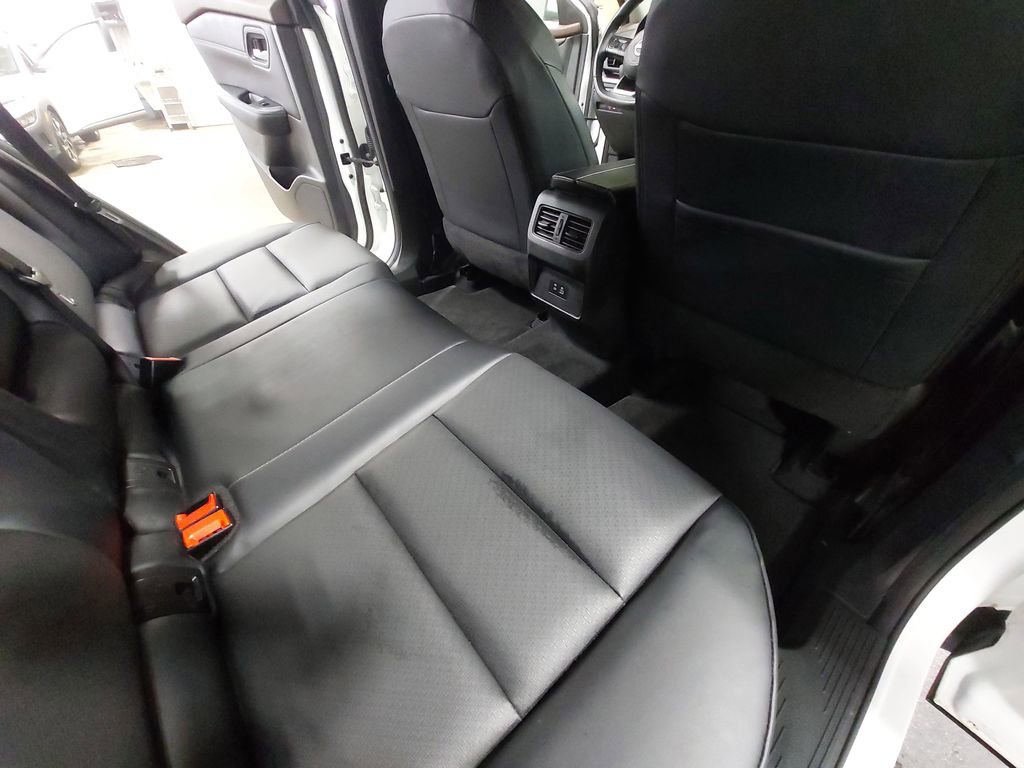 Used 2023 Nissan Rogue SV w/ SV Premium B Package image 11