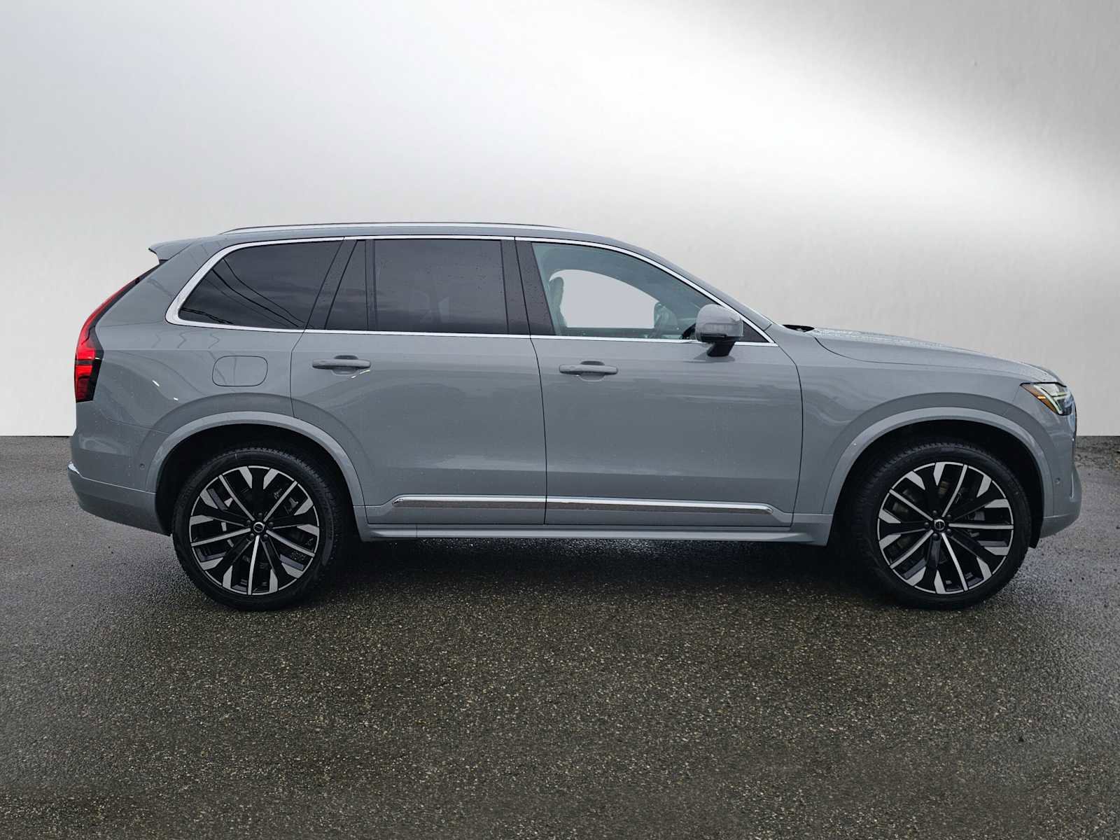 New 2026 Volvo XC90 T8 Ultra w/ Lounge Package image 2