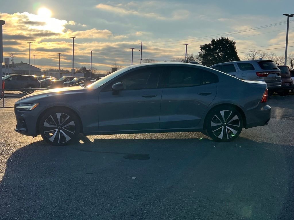 Used 2022 Volvo S60 B5 Inscription image 8