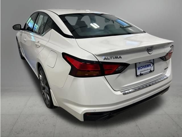 Used 2023 Nissan Altima 2.0 SR FWD image 3
