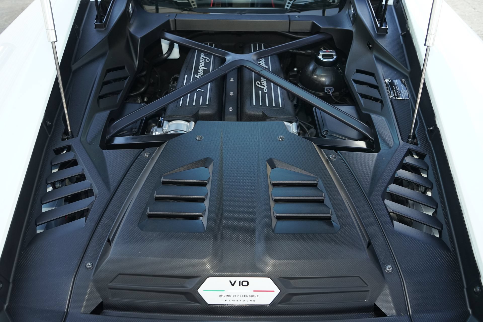 Used 2020 Lamborghini Huracan EVO AWD/4WD image 23