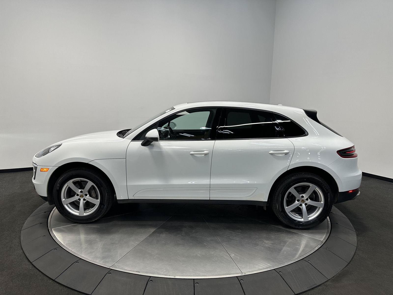 Used 2018 Porsche Macan AWD/4WD image 2
