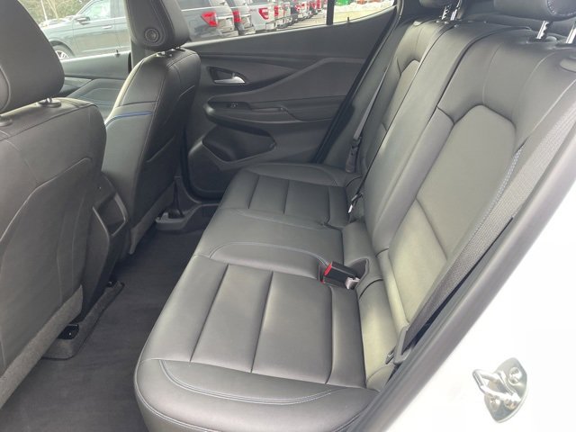 Used 2025 Buick Envista Sport Touring image 9