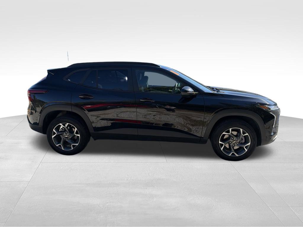 Used 2025 Chevrolet Trax LT FWD image 40