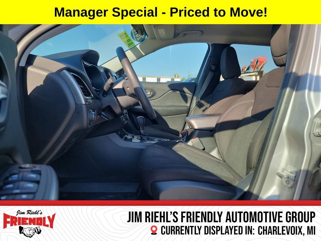 Used 2019 Jeep Cherokee Latitude w/ Popular Appearance Group image 11