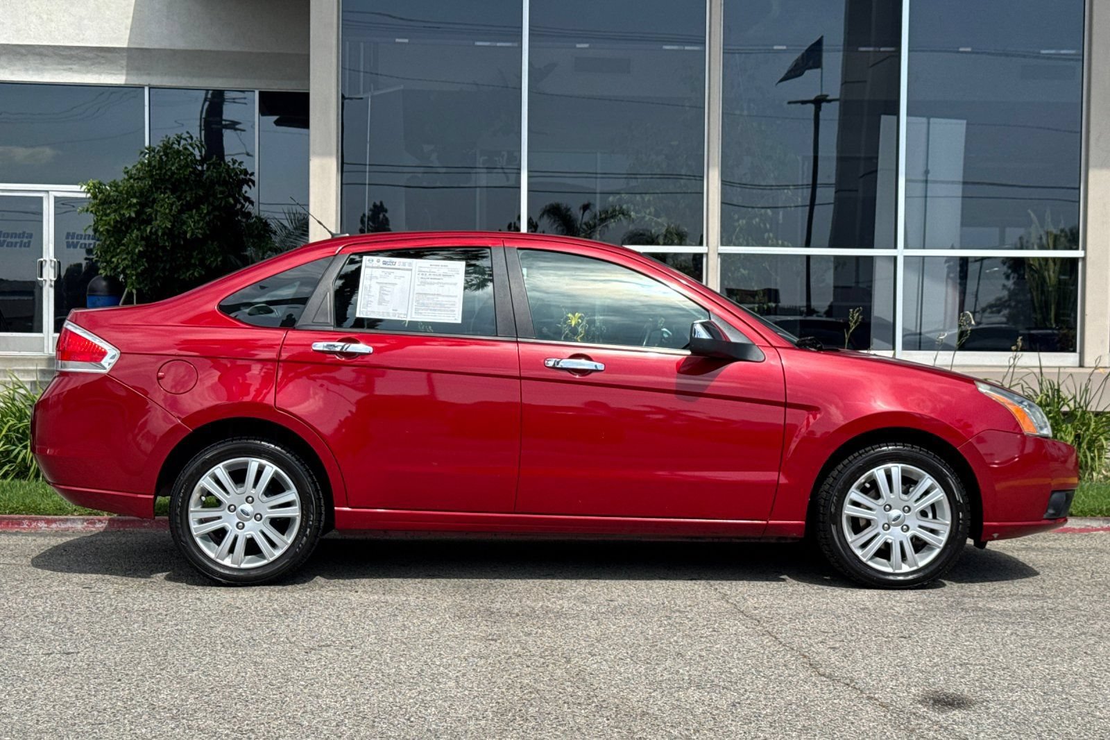 Used 2010 Ford Focus SEL FWD image 3