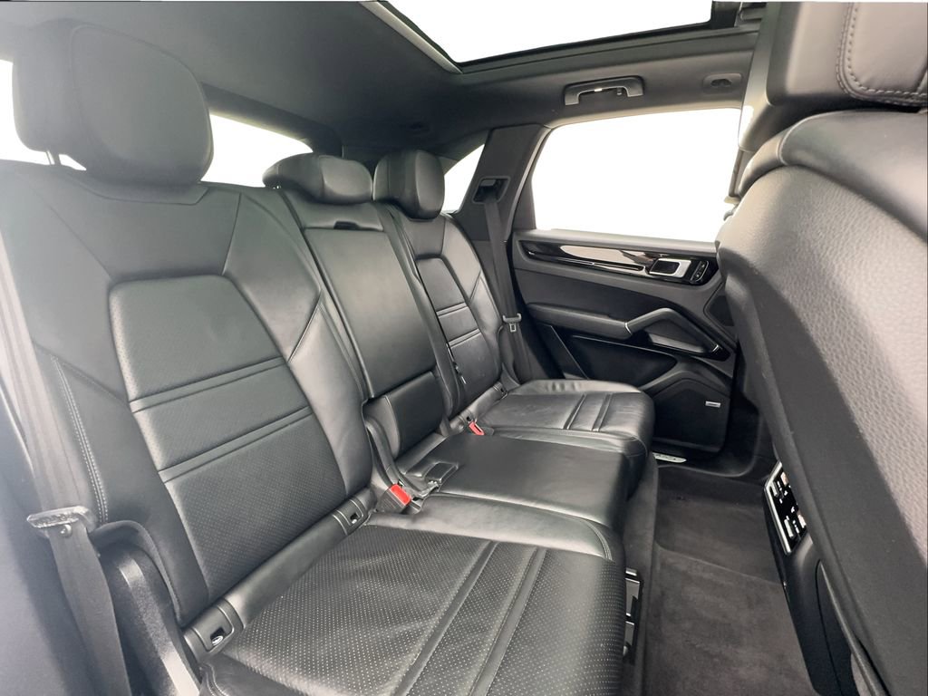 Used 2020 Porsche Cayenne AWD/4WD image 23