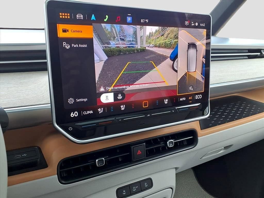 New 2025 Volkswagen ID. Buzz 1st Edition AWD/4WD image 9