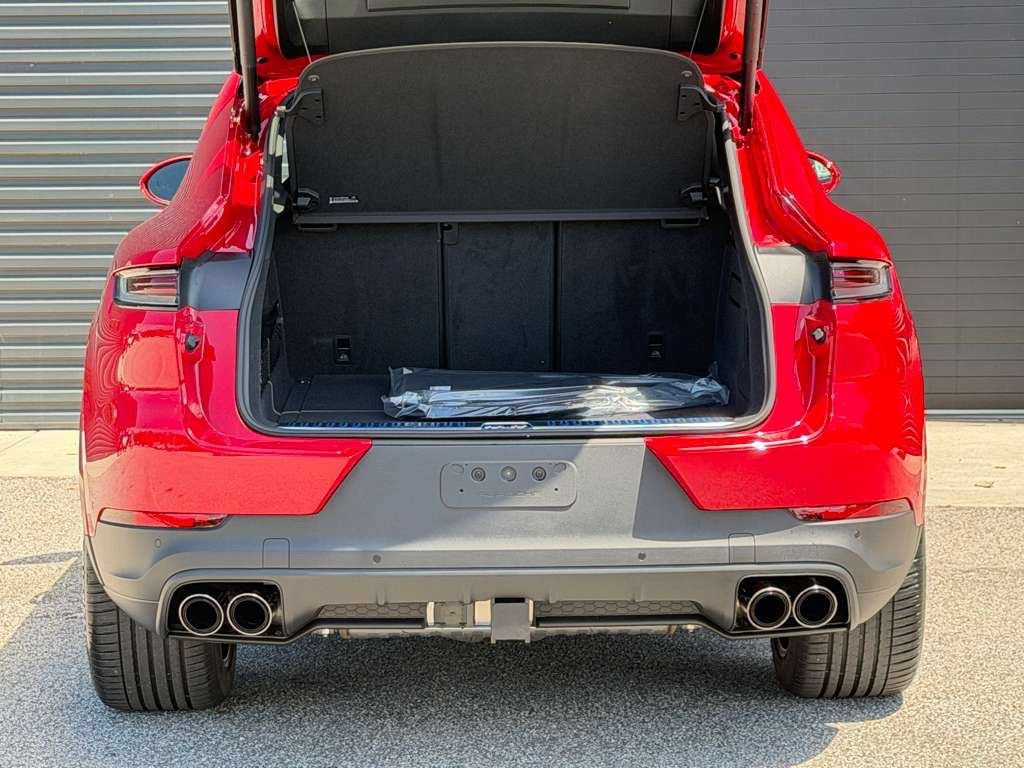 New 2026 Porsche Cayenne Coupe AWD/4WD image 17