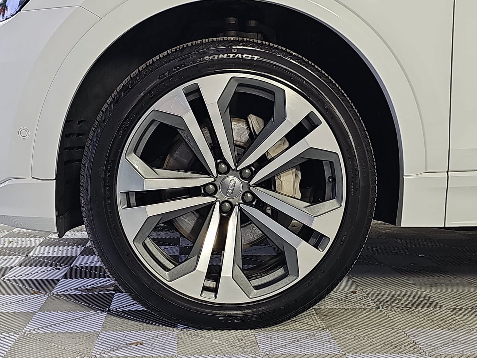 Used 2019 Audi Q8 Premium Plus AWD/4WD image 10