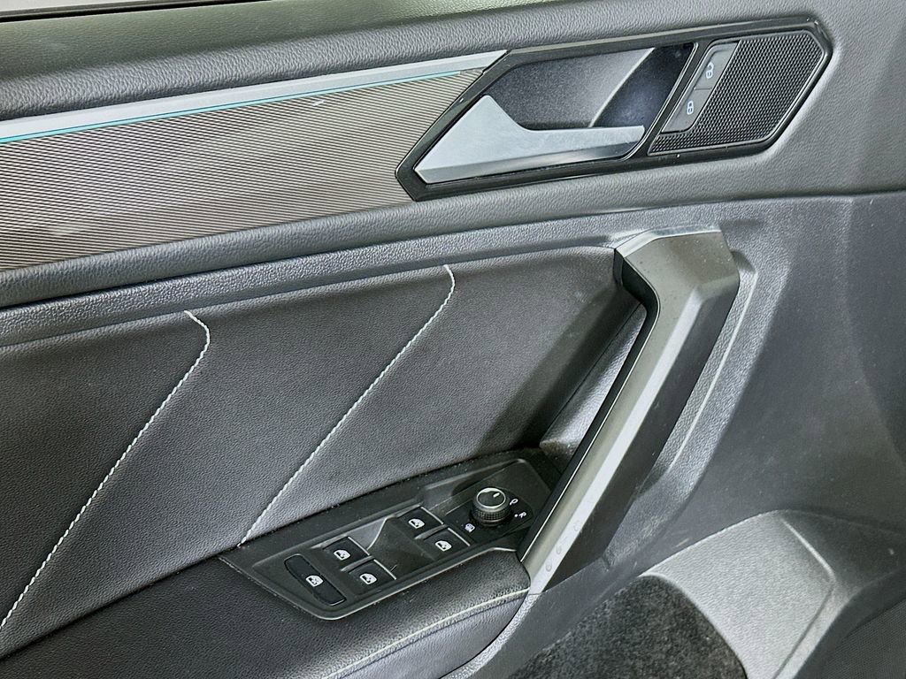 Used 2022 Volkswagen Tiguan SE R-Line FWD image 21