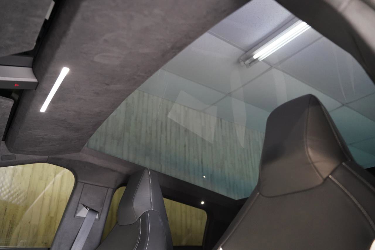 Used 2024 Tesla Cybertruck AWD Crew Cab image 21