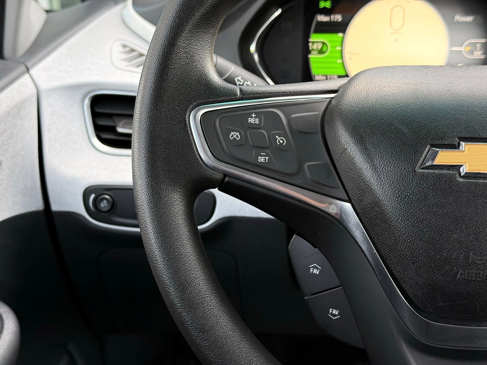 Used 2018 Chevrolet Bolt LT FWD image 28