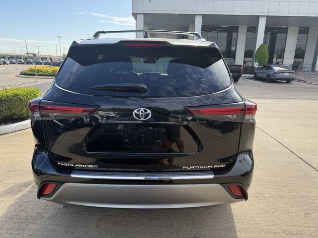 Used 2025 Toyota Highlander Platinum image 6