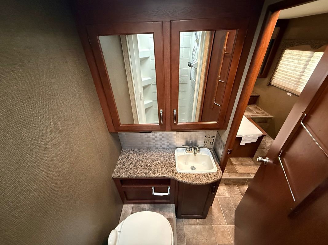 Used 2015 Ford E-450 and Econoline 450 Super Duty w/ Motorhome Prep Package image 33