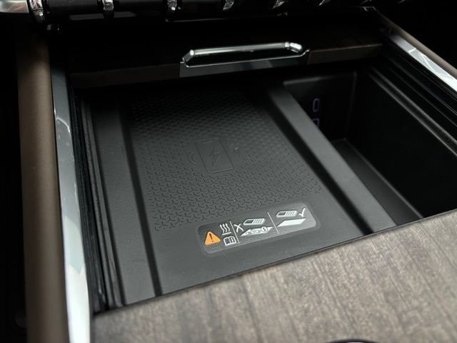 New 2026 GMC Acadia Denali Ultimate w/ LPO, Floor Liner Package AWD/4WD image 30